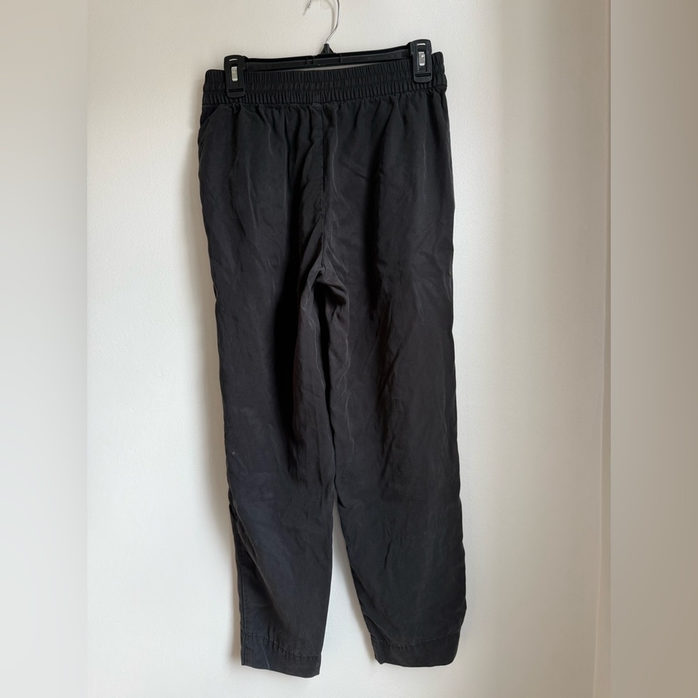 Everlane The Tapered Pant in Butterlite - Black - Picture 4 of 9